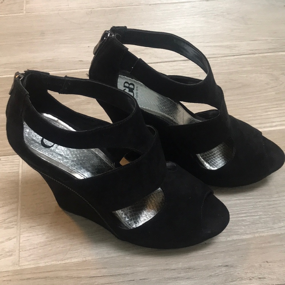 Gianni Bini Black Suede Wedge Heels